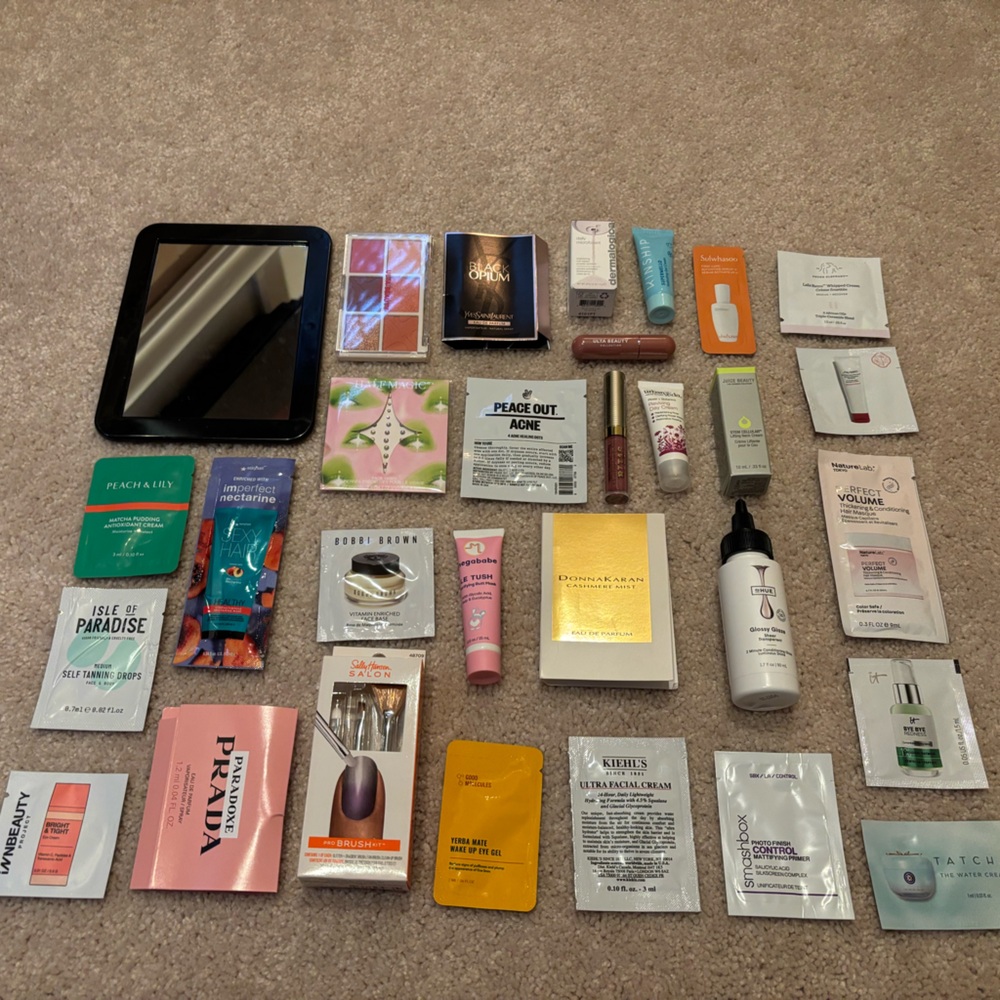 30 Piece Beauty Sample Lot
